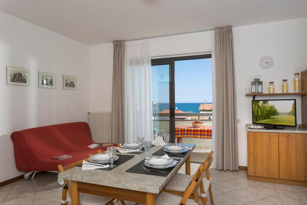 Residenza Nobel Appartamenti Римини Екстериор снимка
